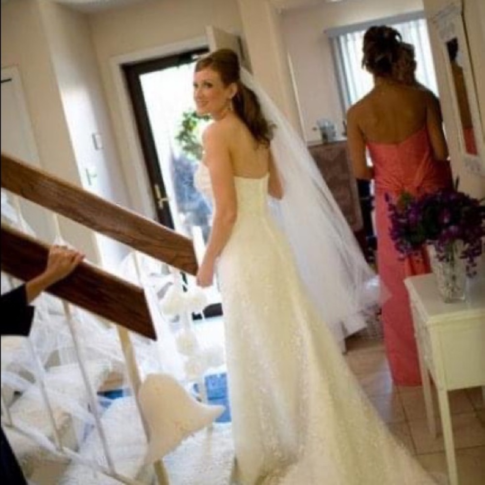 Gorgeous ivory 2Be brand wedding dress!